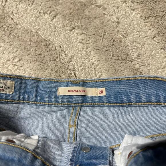 Levi's Ribcage Short - Picture 5 of 5